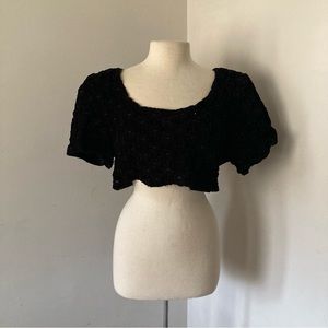 Jeffrey & Dara Black Floral Textured Crop Top 16 Short Sleeve